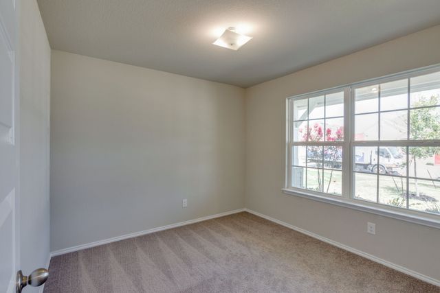 111 Rock Creek Lane, Terrell, TX 75160