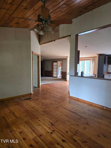 2242 Divide Road, Mountain City, TN 37683