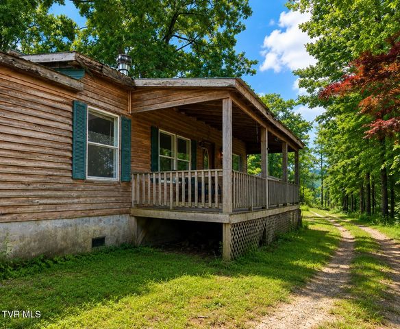 2242 Divide Road, Mountain City, TN 37683