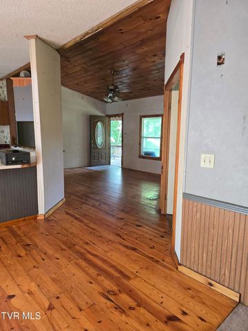 2242 Divide Road, Mountain City, TN 37683