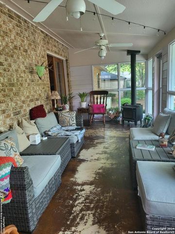 1004 avenue c, Fredericksburg, TX 78624