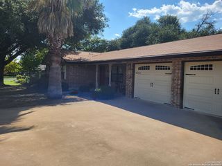 1004 avenue c, Fredericksburg, TX 78624