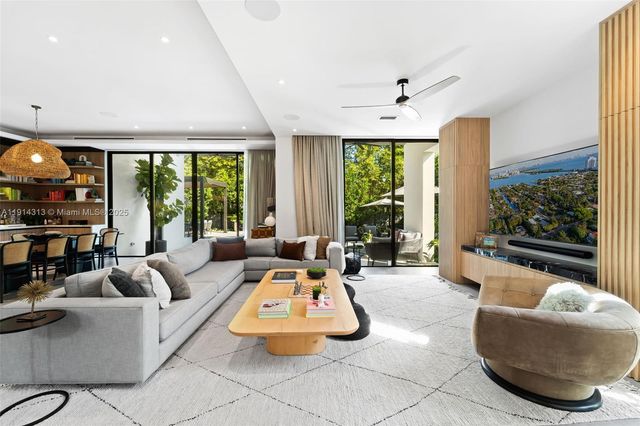 8625 NE 10th Ave, Miami, FL 33138