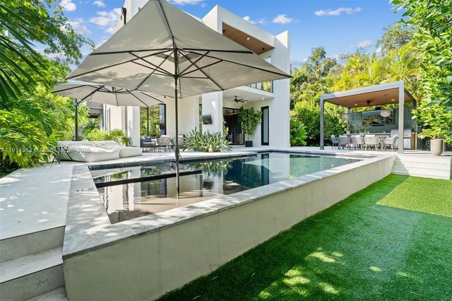 8625 NE 10th Ave, Miami, FL 33138