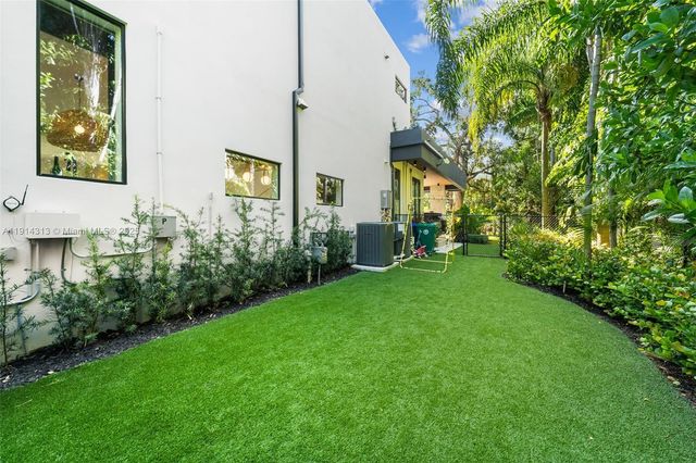 8625 NE 10th Ave, Miami, FL 33138