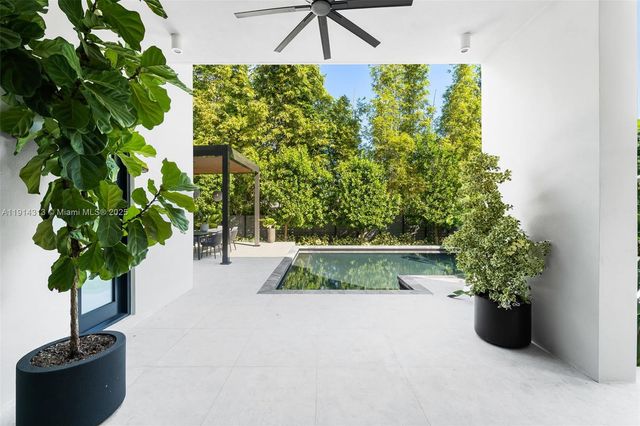 8625 NE 10th Ave, Miami, FL 33138