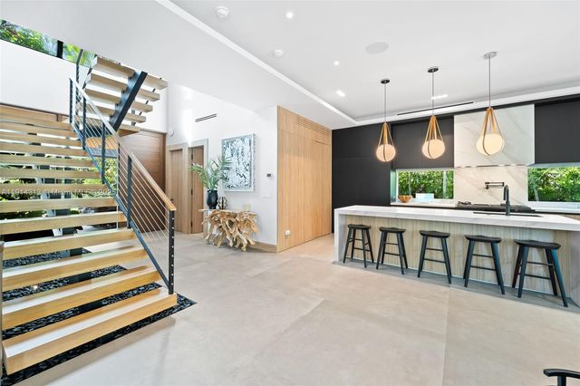 8625 NE 10th Ave, Miami, FL 33138