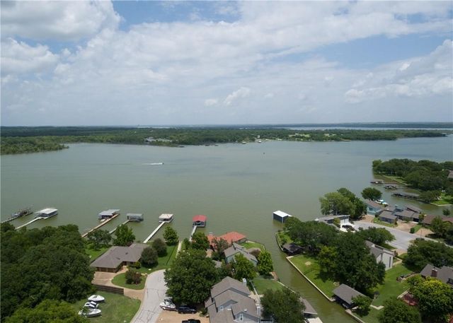 676 Harbor Drive, Azle, TX 76020