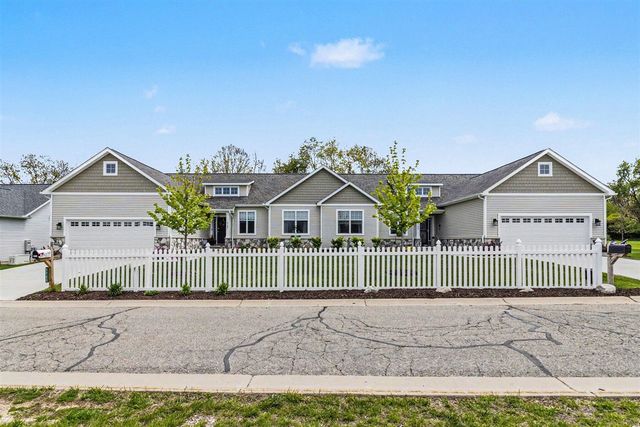 5725 Trail Side Lane, Whitmore Lake, MI 48189