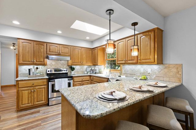 750 Crestwood DRIVE, Waukesha, WI 53188
