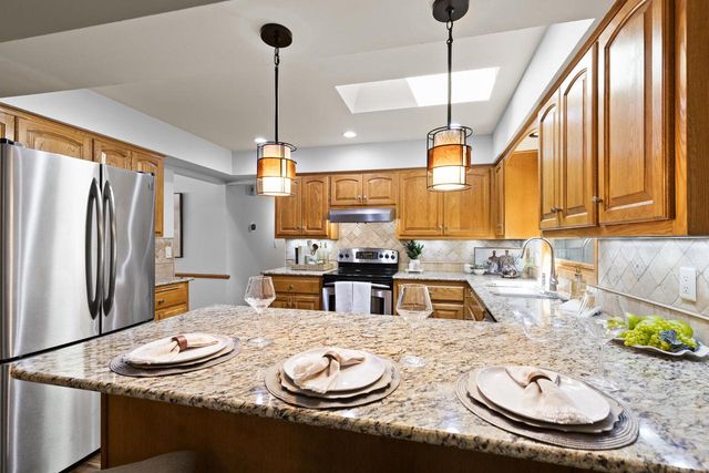 750 Crestwood DRIVE, Waukesha, WI 53188
