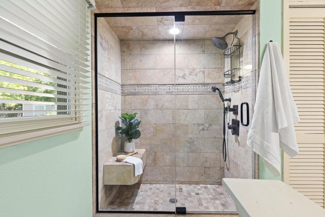 750 Crestwood DRIVE, Waukesha, WI 53188