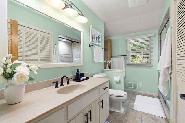 750 Crestwood DRIVE, Waukesha, WI 53188