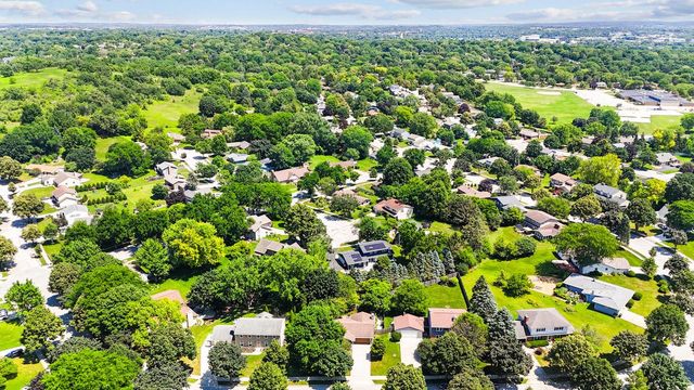 750 Crestwood DRIVE, Waukesha, WI 53188