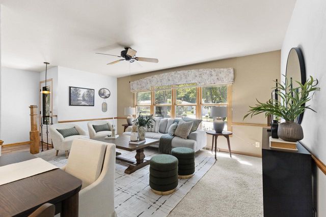 750 Crestwood DRIVE, Waukesha, WI 53188