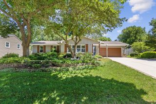 750 Crestwood DRIVE, Waukesha, WI 53188