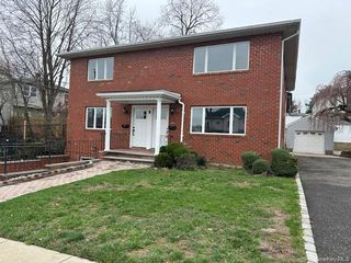5 Linwood Road N 2nd Fl, Port Washington, NY 11050