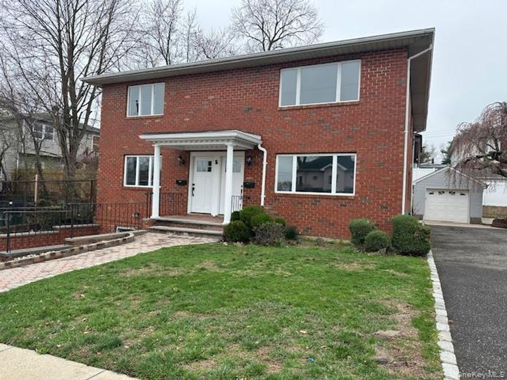 5 Linwood Road N 2nd Fl, Port Washington, NY 11050