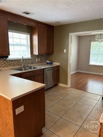 114 Chapel Drive, Savannah, GA 31406