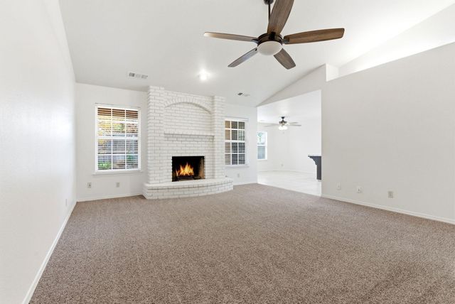 1126 N Crenshaw Street, Visalia, CA 93291