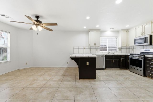 1126 N Crenshaw Street, Visalia, CA 93291