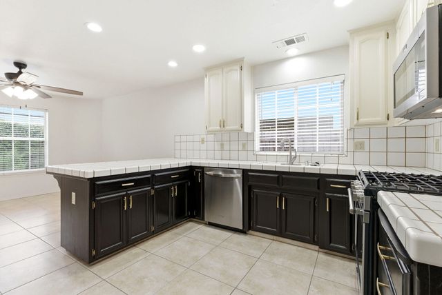 1126 N Crenshaw Street, Visalia, CA 93291