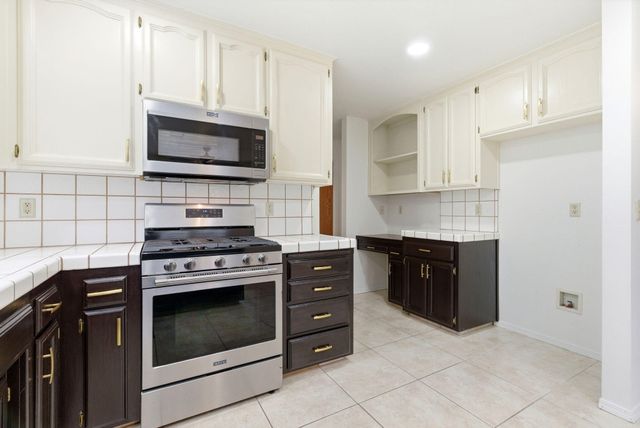 1126 N Crenshaw Street, Visalia, CA 93291