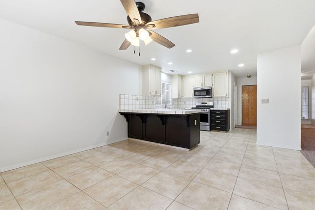 1126 N Crenshaw Street, Visalia, CA 93291