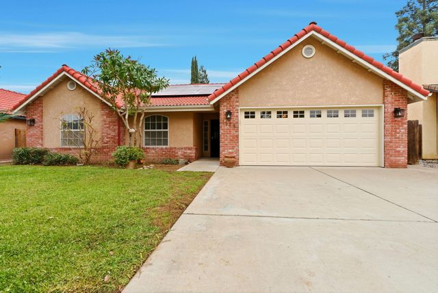 1126 N Crenshaw Street, Visalia, CA 93291