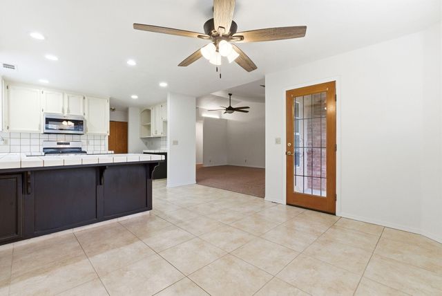 1126 N Crenshaw Street, Visalia, CA 93291