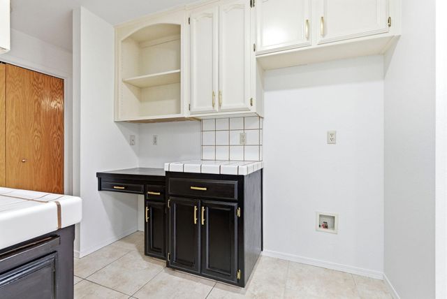 1126 N Crenshaw Street, Visalia, CA 93291