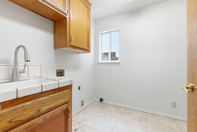 1126 N Crenshaw Street, Visalia, CA 93291