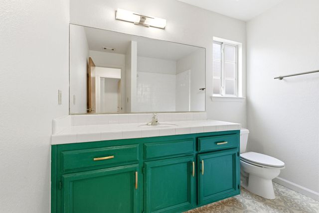 1126 N Crenshaw Street, Visalia, CA 93291