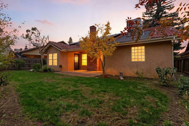 1126 N Crenshaw Street, Visalia, CA 93291