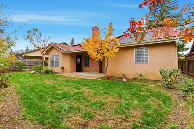 1126 N Crenshaw Street, Visalia, CA 93291