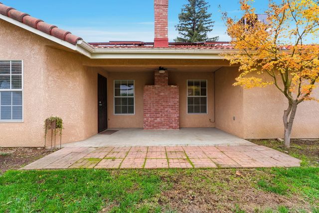 1126 N Crenshaw Street, Visalia, CA 93291