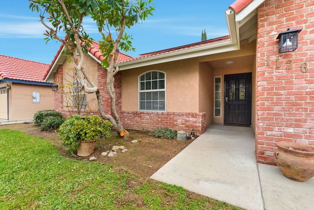 1126 N Crenshaw Street, Visalia, CA 93291