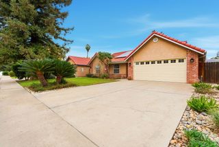 1126 N Crenshaw Street, Visalia, CA 93291