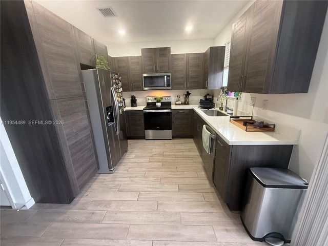 1043 SE 24th Avenue, Homestead, FL 33035