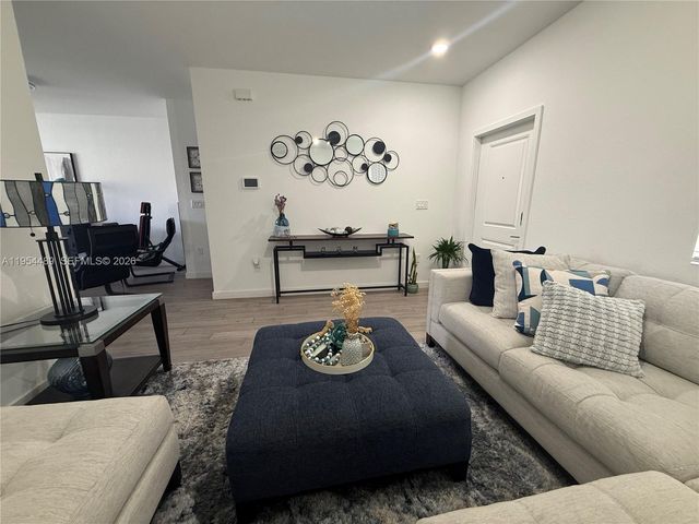 1043 SE 24th Avenue, Homestead, FL 33035