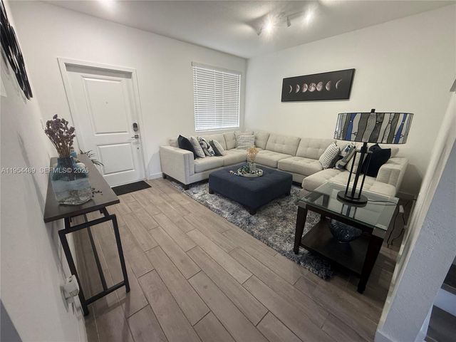 1043 SE 24th Avenue, Homestead, FL 33035