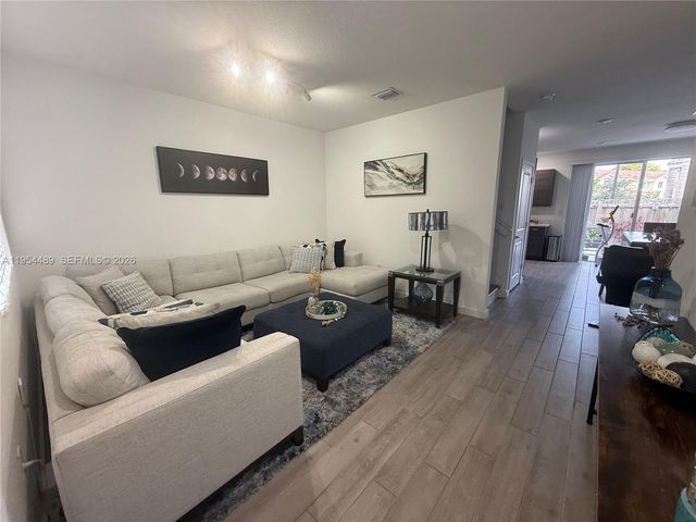 1043 SE 24th Avenue, Homestead, FL 33035