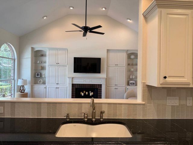 112 Snapper ST, Lakeway, TX 78734