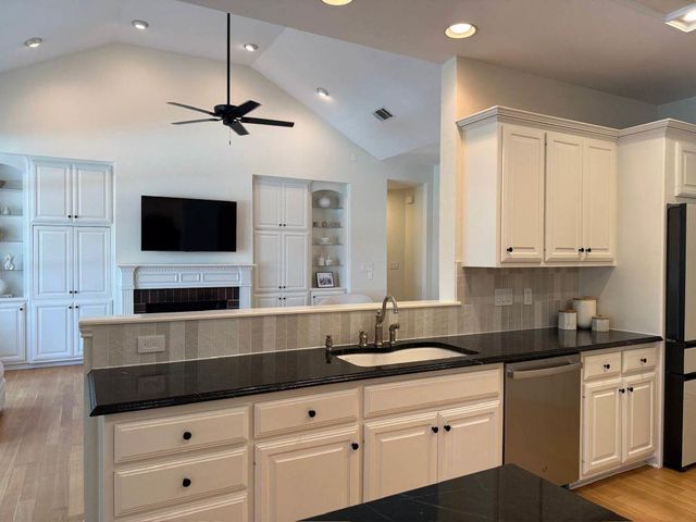 112 Snapper ST, Lakeway, TX 78734