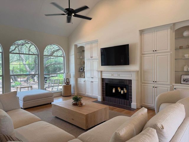 112 Snapper ST, Lakeway, TX 78734
