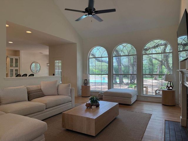 112 Snapper ST, Lakeway, TX 78734
