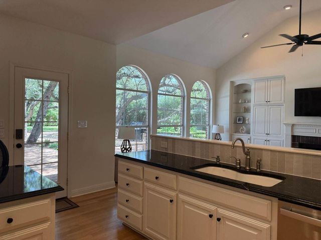 112 Snapper ST, Lakeway, TX 78734