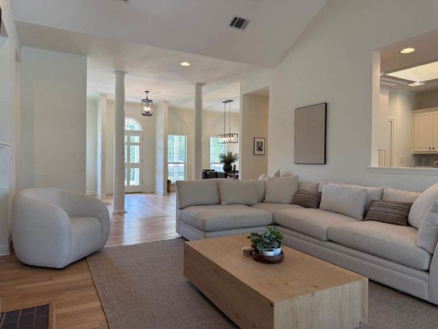 112 Snapper ST, Lakeway, TX 78734