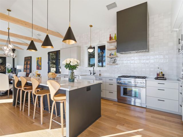 577 Cattle Creek RD, Johnson City, TX 78636