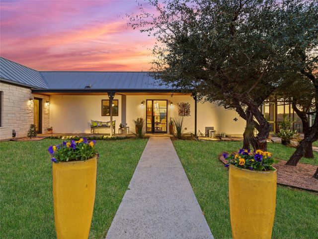 577 Cattle Creek RD, Johnson City, TX 78636